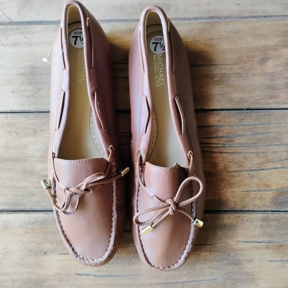 Michael Kors Sutton Moccasin Driver Flats | NWB | Size 7.5 | Gold Bow | Leather